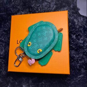 Louis vuitton frog keychain charm Preowned Excellent Condition